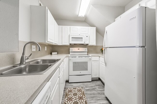 Building Photo - 2 Story 2 BR condo in Westchase Gated Community