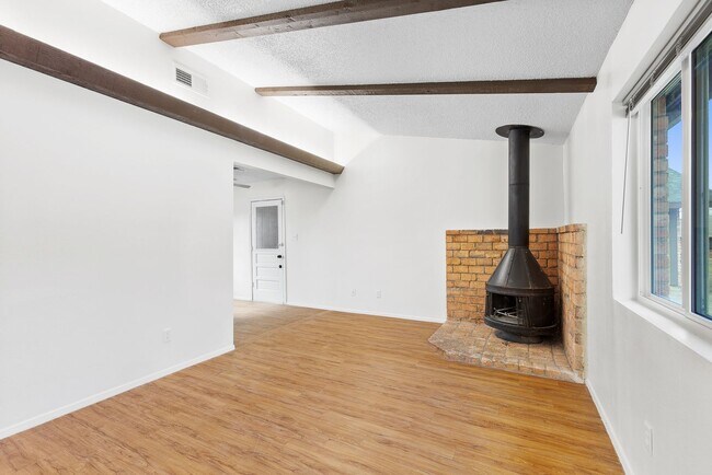 Building Photo - Immaculately Improved 2 Bedroom / 1 Bathroom Duplex & Immediately Available! - 50% Off One Full M...