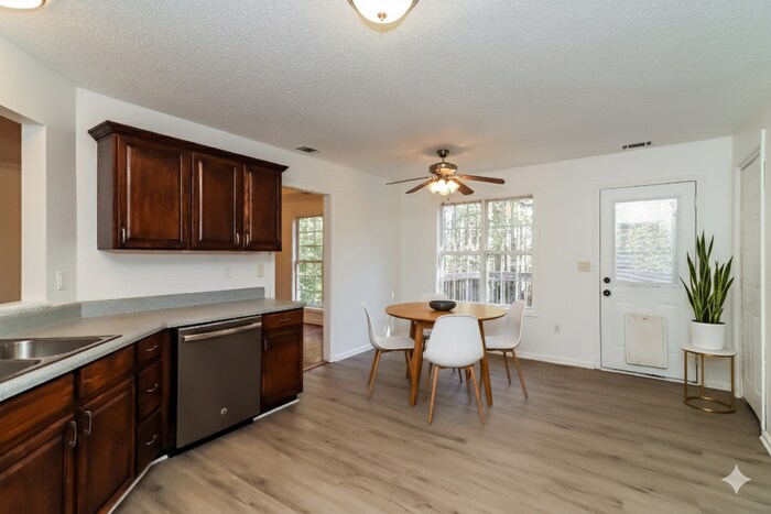 Building Photo - 389 Tapley Rd