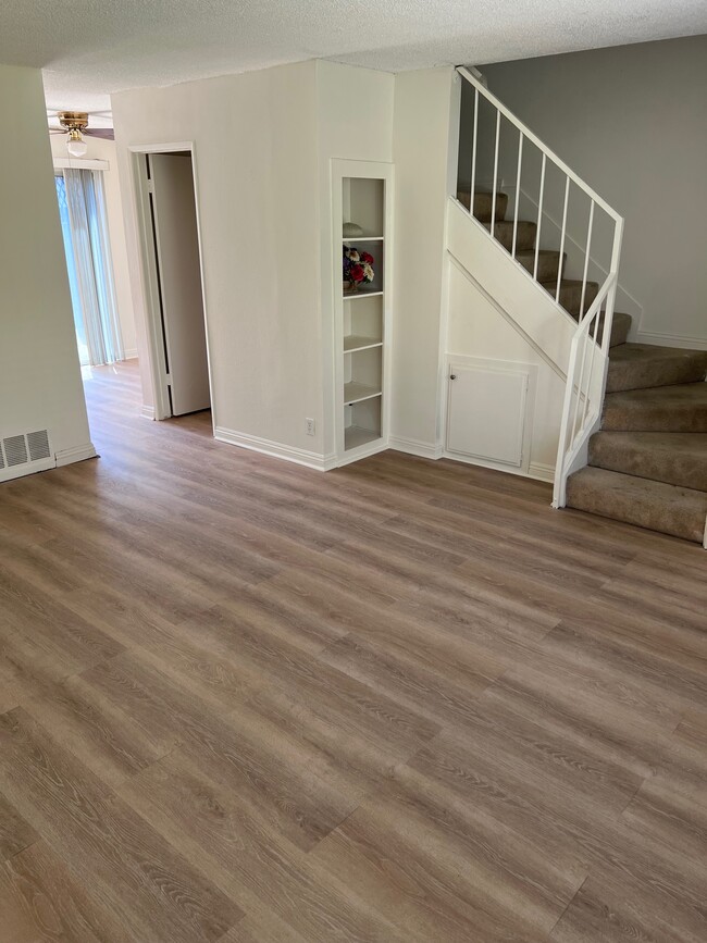 Staircase and bookshelf in large living room - 2356 Canyon Park Dr