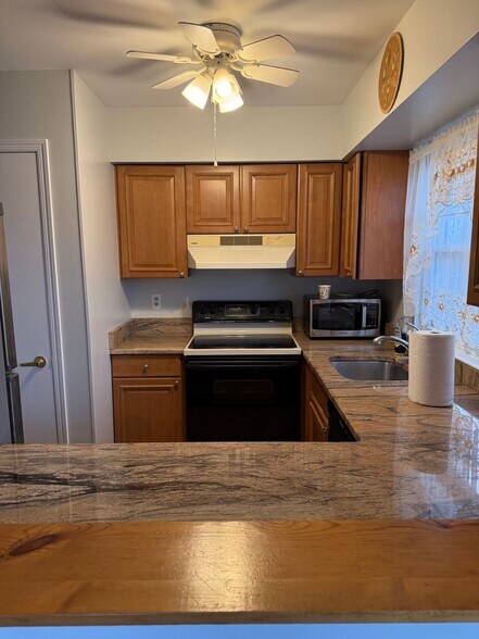 Building Photo - 80 Mountain Ct