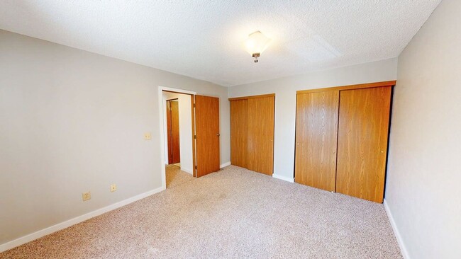 Building Photo - 5127 Singleton Dr