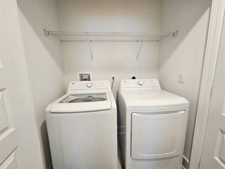 Building Photo - 396 Salt Creek Lane