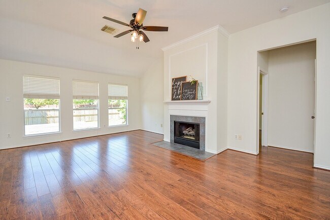 Building Photo - 3815 Summerfield Dr