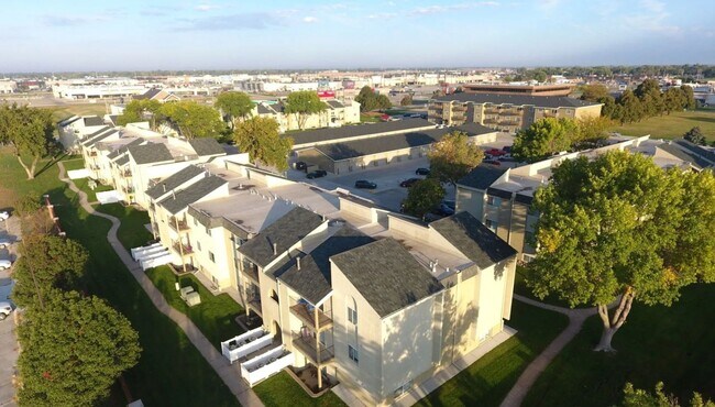 Primary Photo - Continental Gardens