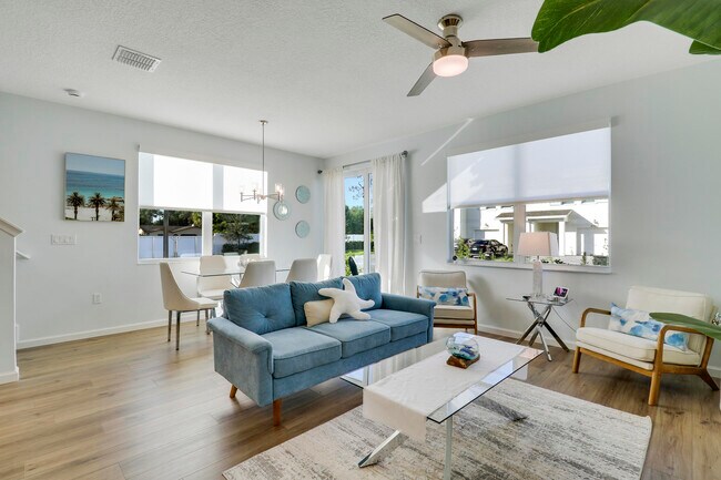 Building Photo - 5719 SE Edgewater Cir