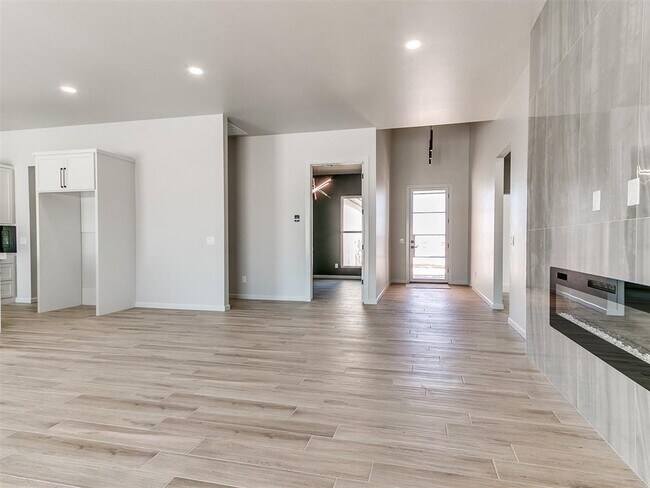 Building Photo - 25198 Scarlett St