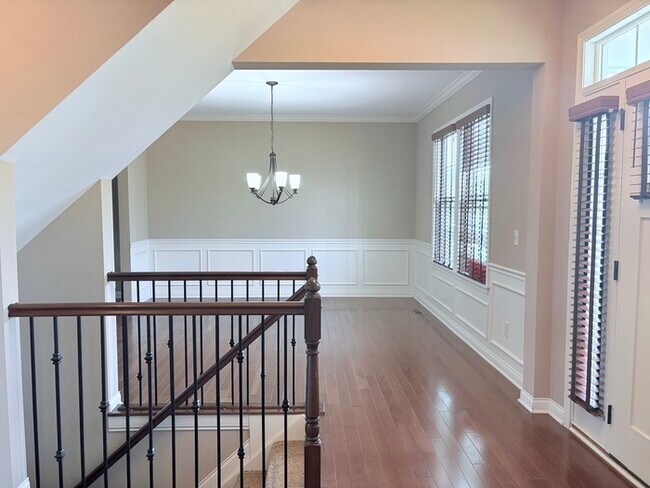 Building Photo - Charming 4 beds 2 bath in Lewis Center!