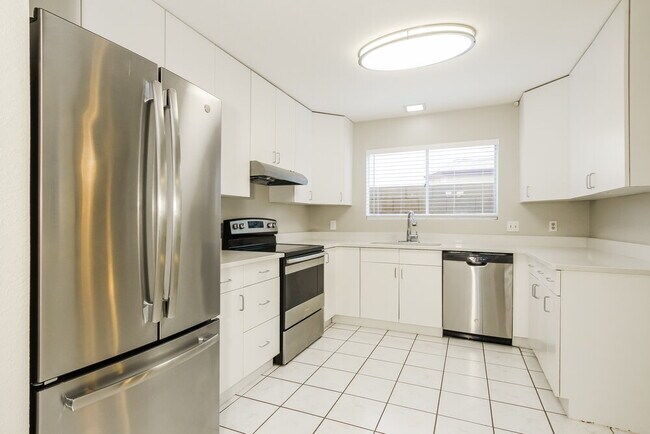 Building Photo - 4758 W Wahalla Ln