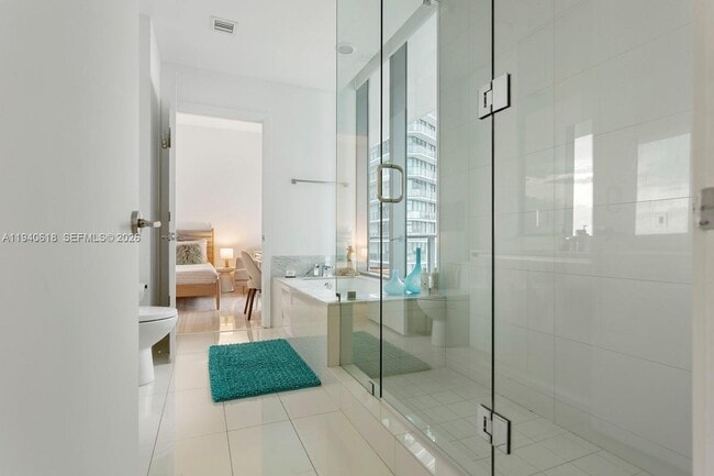 Building Photo - 480 NE 31st St