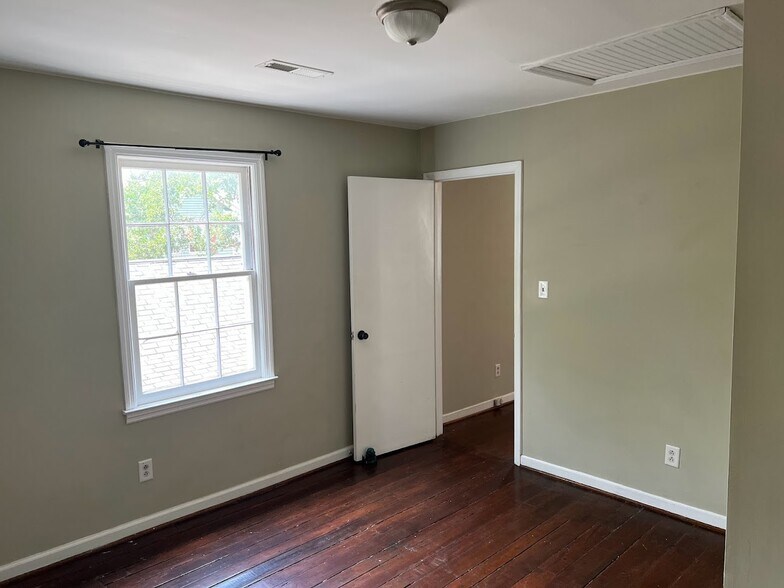 Building Photo - 119 Drake Street Unit B