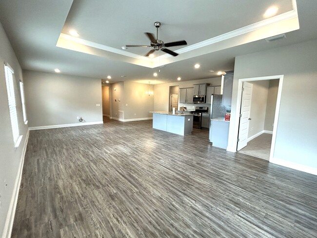 Living area with 9-foot trayed ceilings and ceiling fan - 31524 Plover Ct