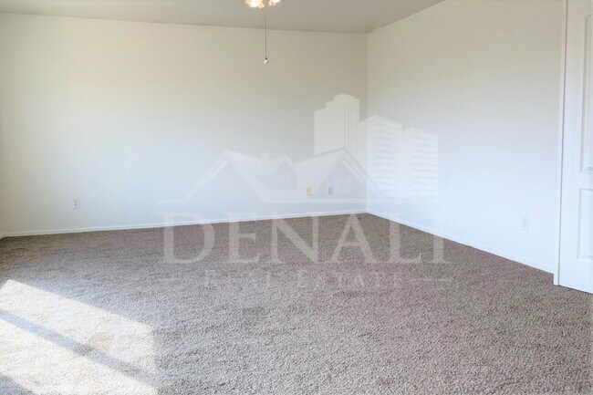 Building Photo - 925 E Canyon Rock Rd