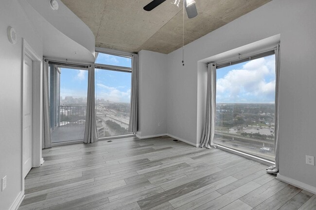 Building Photo - 5925 Almeda Rd