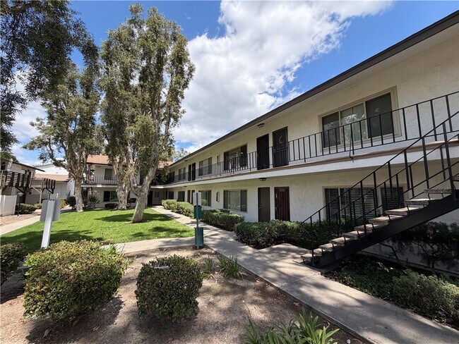 Building Photo - 1330 W Lambert Rd