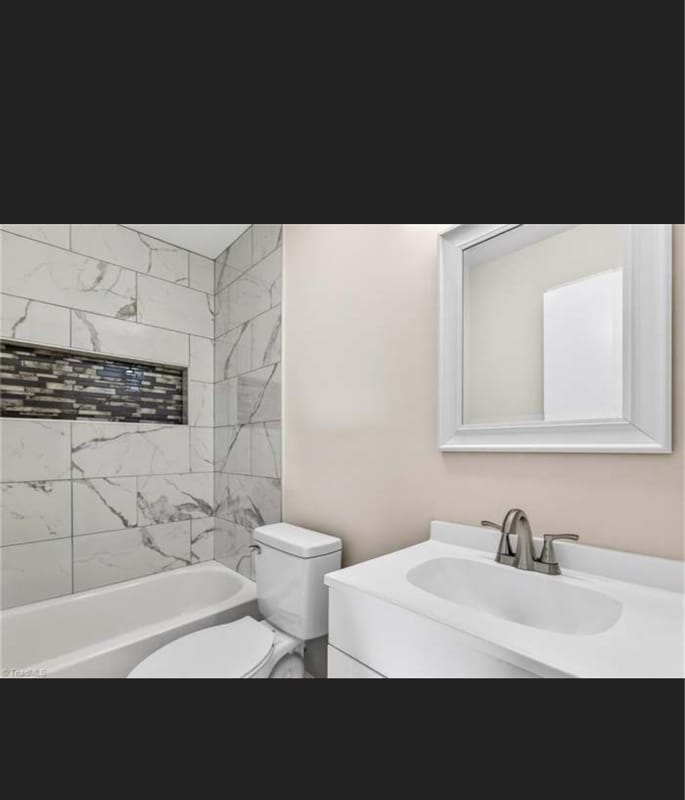 Building Photo - 2204 Dulaire Rd