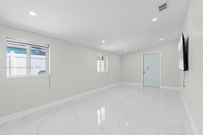 Building Photo - 230 NW 33rd Terrace