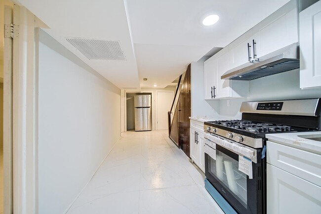 Building Photo - 5302 Hudson Ave