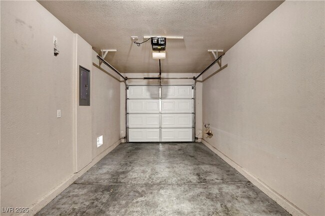 Building Photo - 1259 Black Cherry St
