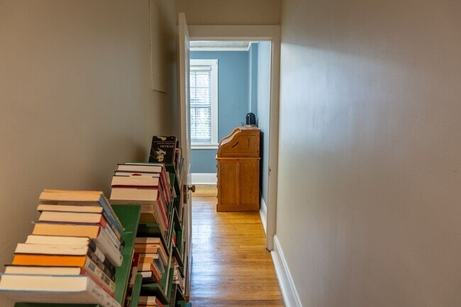 Building Photo - SHADYSIDE RENTAL