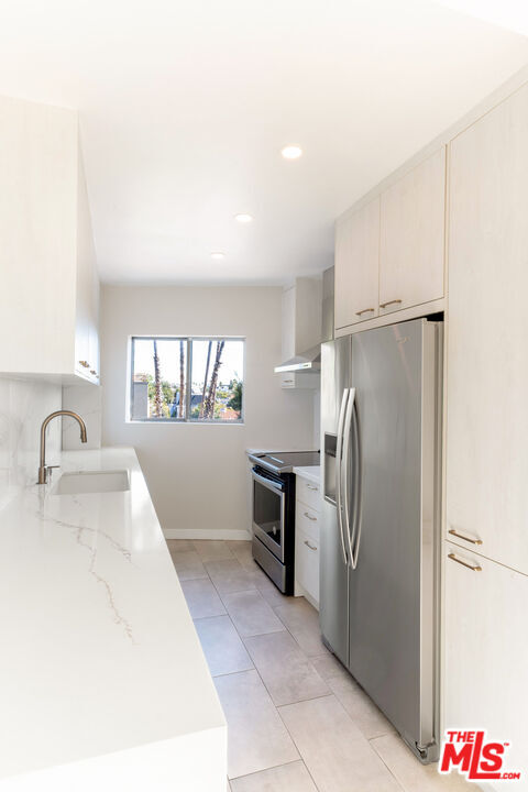 Building Photo - 8401 Fountain Ave