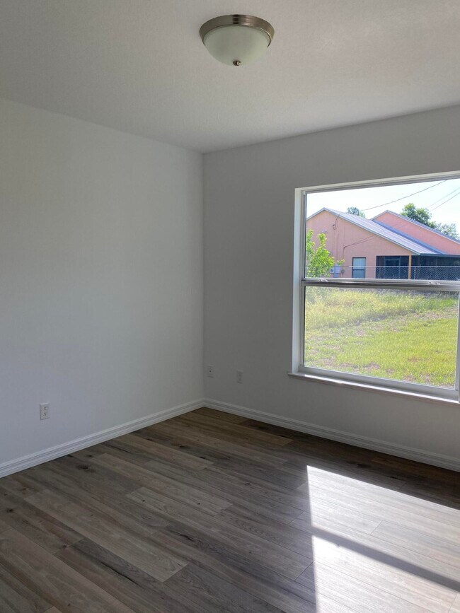 Building Photo - 1743 SE Gaskins Cir