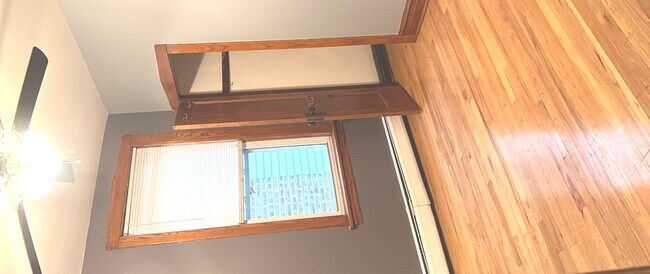 Building Photo - 5110 W Hutchinson St