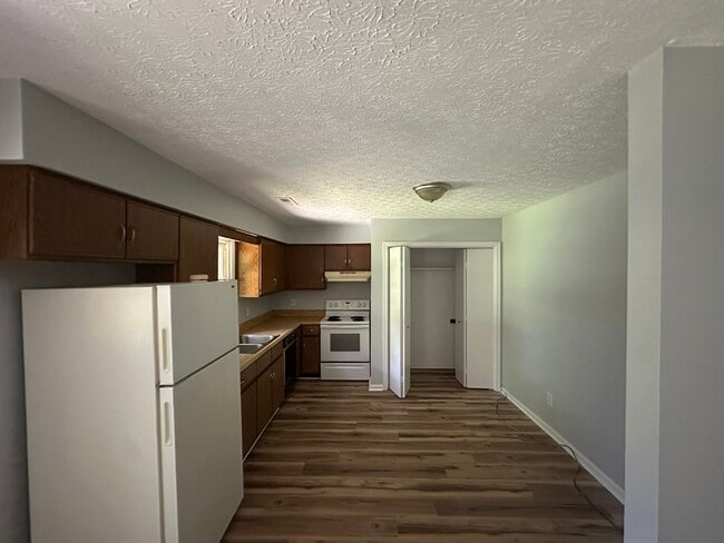 Building Photo - Daniel Hill Apartments