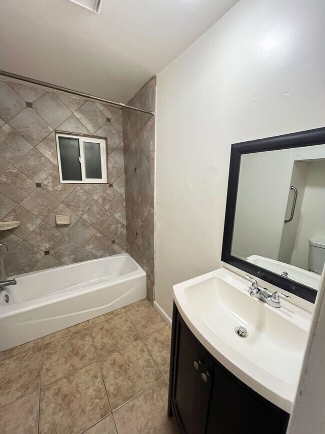 Building Photo - Cozy Home For Rent