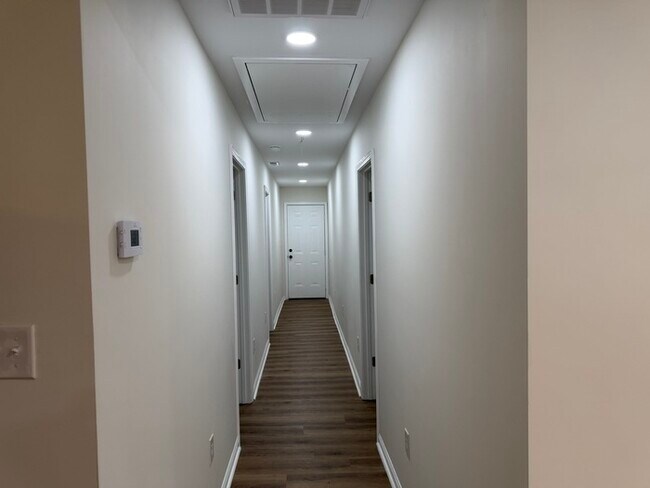 Building Photo - 3 Bed House