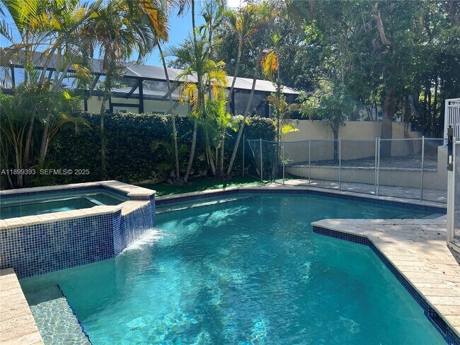 Building Photo - 573 Satinwood Dr