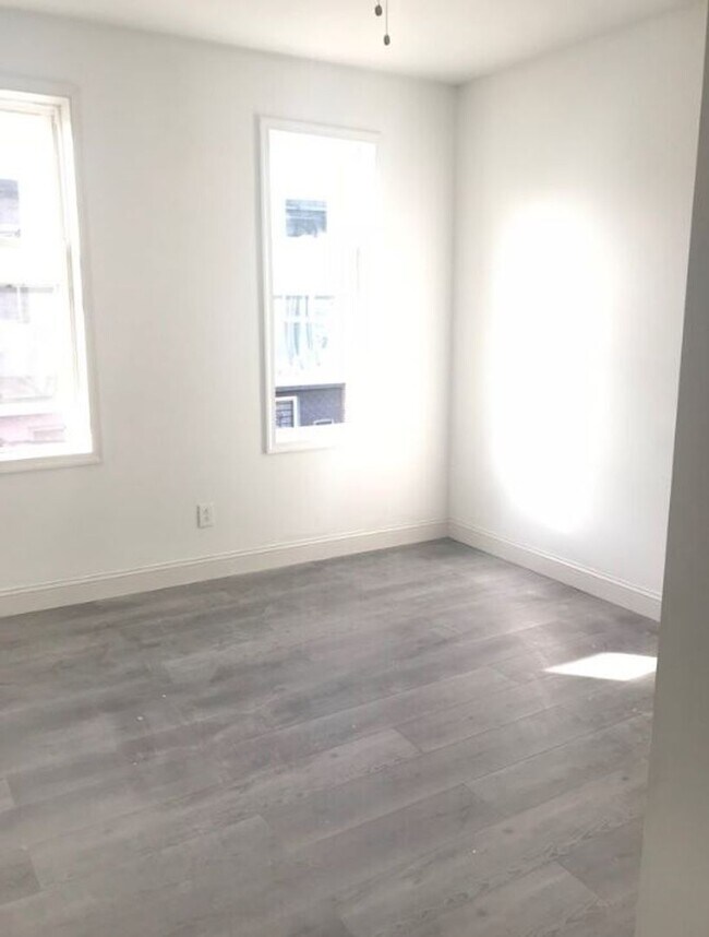 Building Photo - 3326 N 17th St