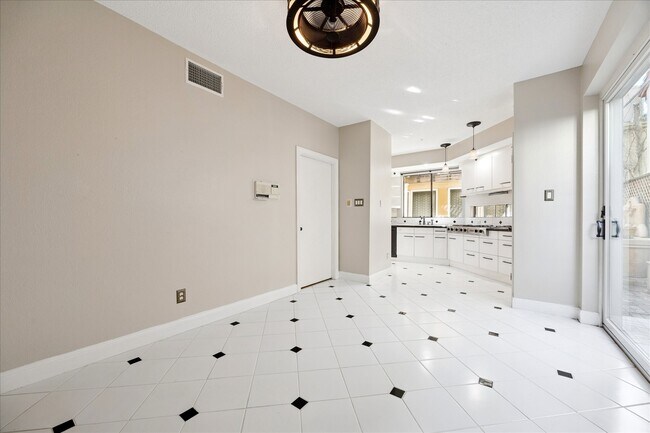 Building Photo - 1524 Nantucket Dr