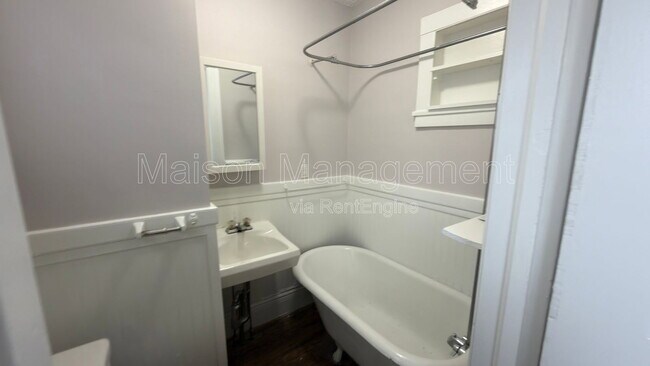 Building Photo - 583 Averill Ave