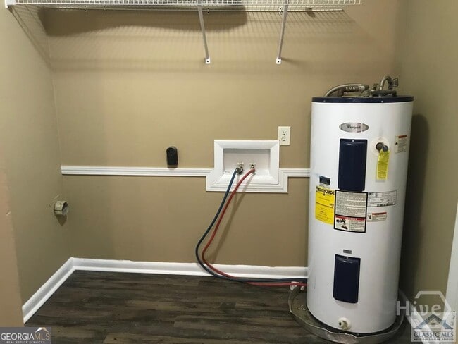 Building Photo - 135 Lillian Dr