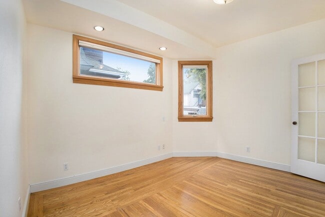 Building Photo - 871 Oak St