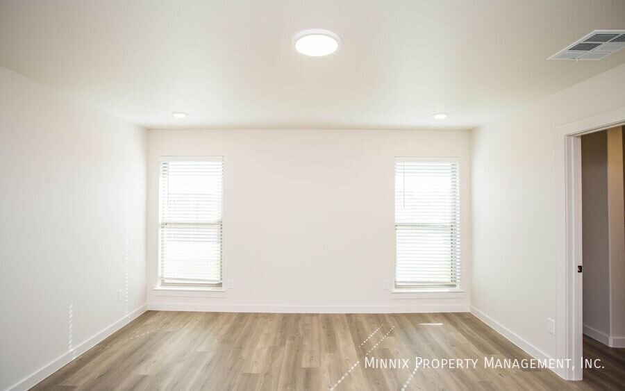 Building Photo - 2129 Langford Ave