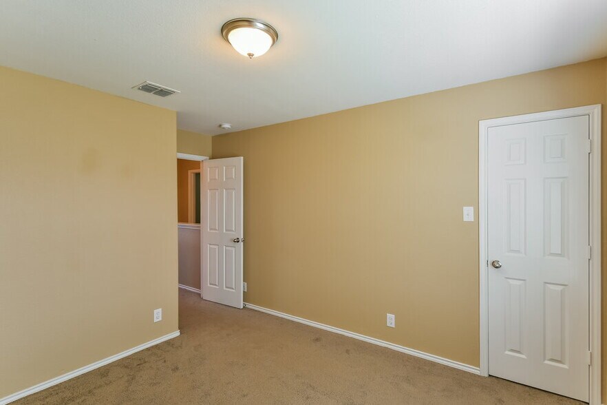 Building Photo - 5523 Red Canyon