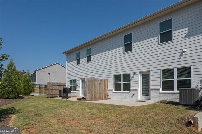 Building Photo - 1526 Fern Ridge Ln