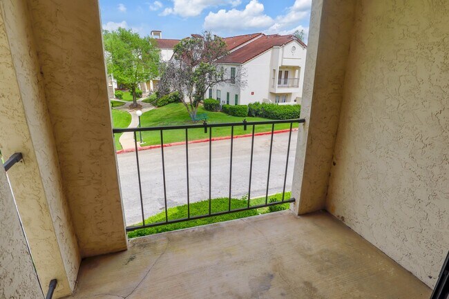 Building Photo - 2255 Thousand Oaks Dr