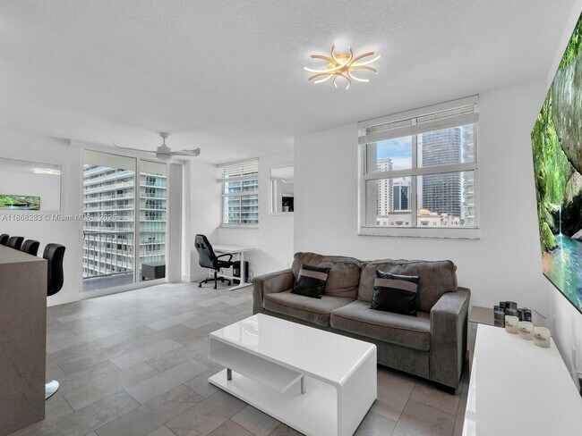Primary Photo - 1250 N Miami Ave