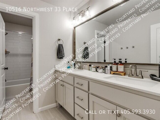 Building Photo - 10516 NW 33rd Pl