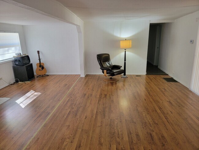 Building Photo - Peaceful 3/1 on over an Acre in Inverness!!!