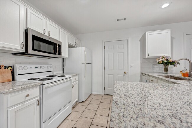 Building Photo - 864 Melmar Dr