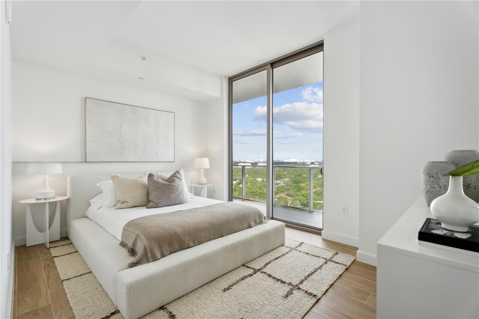 Building Photo - 2678 Tigertail Ave