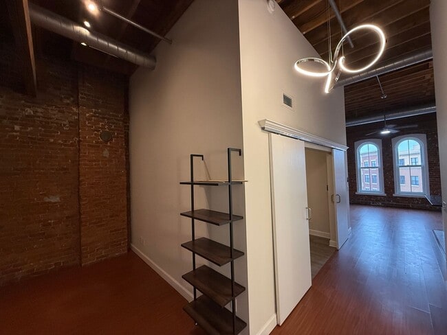 Building Photo - Bonnie Jean Flats