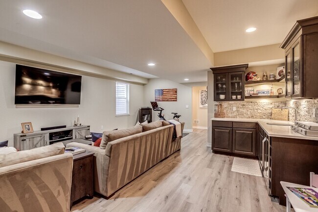 Building Photo - Large single family home in Central Park.