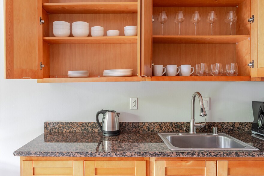 Building Photo - 327 Hawthorne Ave