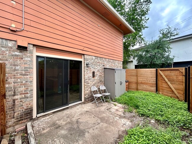 Building Photo - 6005 Cougar Dr