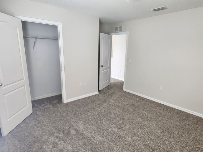 Building Photo - Lake Front House 4 Bedroom 3 Bathroom